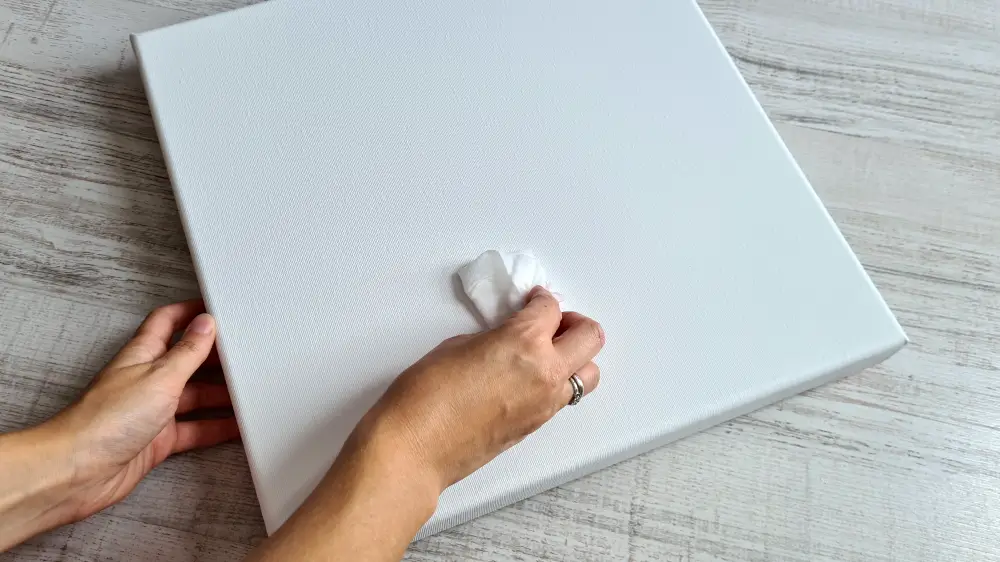 jak przygotować płótno do pouringu - czyszczenie