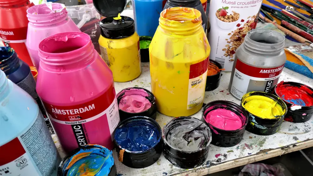 co jest potrzebne do pouringu na start - farby akrylowe