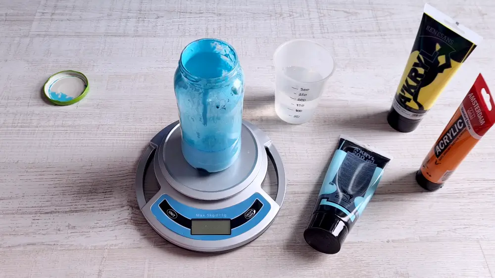 co jest potrzebne do pouringu na start - waga kuchenna